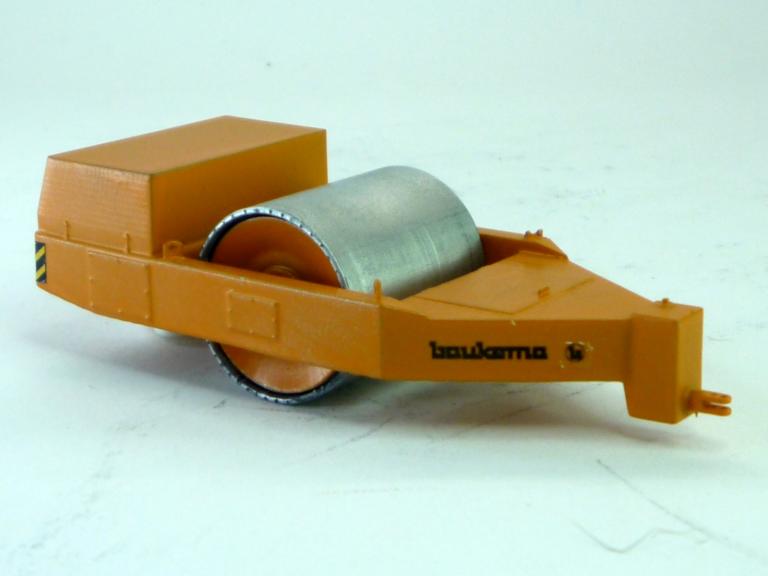 Preview: Anhänge Vibrationswalze Baukema A12 Glattwalze mit Motorverkleidung orange